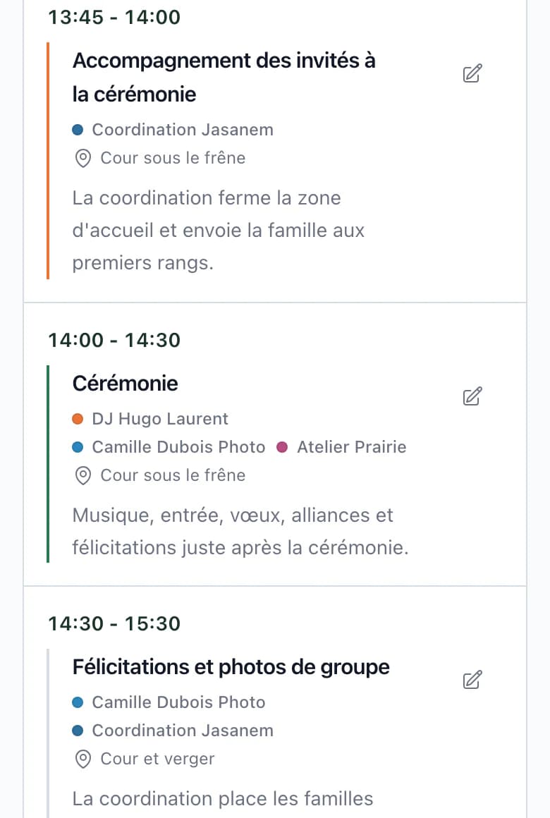 Étape du planning Cérémonie de 14:00 à 14:30 avec le DJ Hugo Laurent, Camille Dubois Photo et Atelier Prairie, lieu Cour sous le frêne et note Musique, entrée, vœux, alliances et félicitations juste après la cérémonie