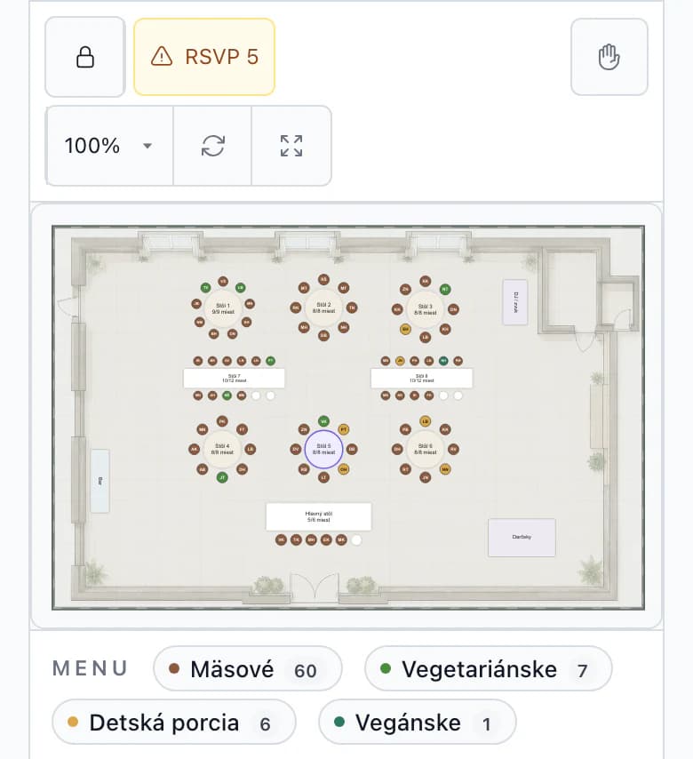 Zasadací poriadok na telefóne: plán stodoly so všetkými stolmi, vybraný stôl 5 a pod plánom počty porcií podľa menu