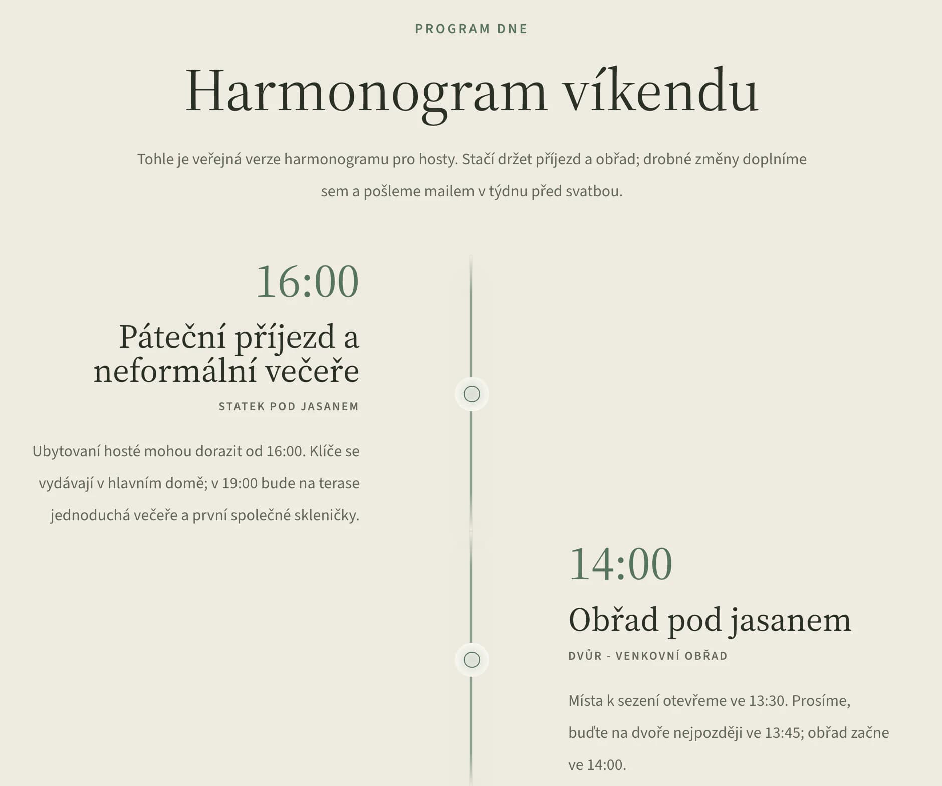 Program na webu svatby: páteční příjezd v 16:00 a obřad pod jasanem ve 14:00, převzaté z harmonogramu