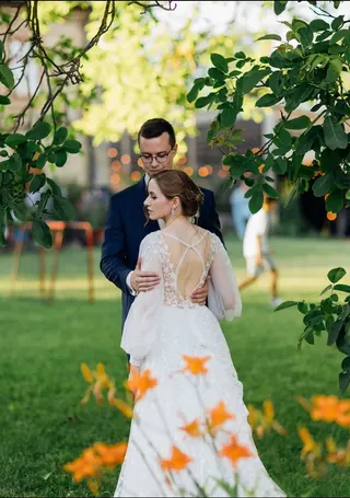 Svatba na místě Dvůr Honětice, příspěvek @sierraweddingscz z roku 2024 (2. fotografie)