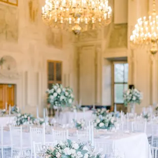 Svatba na místě Lobkowicz Palace, příspěvek @lucieholaweddingplanner z roku 2021