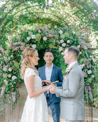 Svatba na místě Savoia Castle, příspěvek @boutiqueweddingsprague z roku 2022