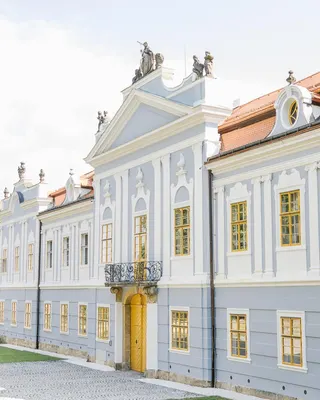 Svatba na místě Zámek Peruc, příspěvek @boutiqueweddingsprague z roku 2022