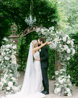 Svatba na místě Savoia Castle, příspěvek @weddings_by_barbora z roku 2022