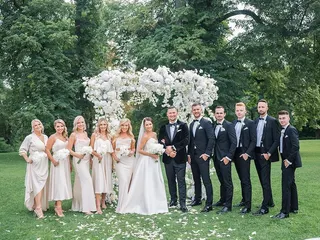 Svatba na místě Zámek Bon Repos, příspěvek @boutiqueweddingsprague z roku 2022