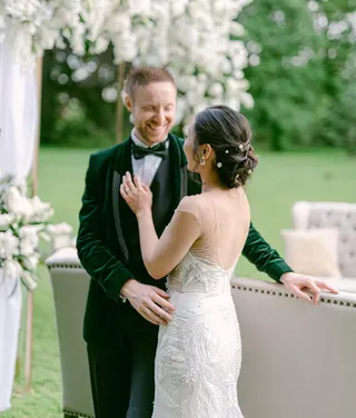Svatba na místě Zámek Ratměřice, příspěvek @sweetchicweddings z roku 2023
