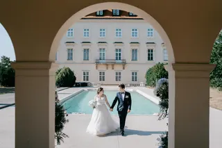 Svatba na místě Zámek Napajedla, příspěvek @simplyyes.cz z roku 2023