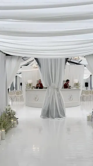 Svatba na místě Chateau Mcely (Svatby podle Adély), příspěvek @wedcontent.creation z roku 2024