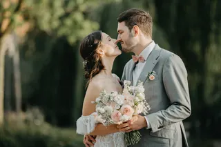 Svatba na místě Na Kmíně (Kristýna Popp – Popp Flowers), příspěvek @popp_flowers z roku 2025