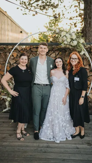 Svatba na místě Samota Pierre, příspěvek @novelin.weddings z roku 2025 (2. fotografie)