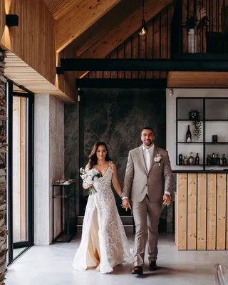 Svatba na místě Samota Pierre, příspěvek @sloweddings.cz z roku 2025 (2. fotografie)