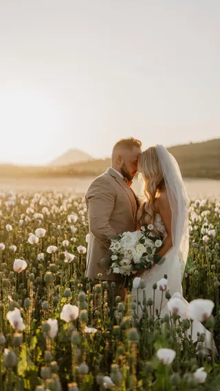 Svatba na místě Dvůr Perlová voda, příspěvek @bohemian_weddings z roku 2025
