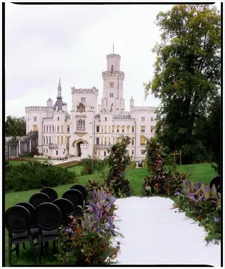 Svatba na místě Zámek Hluboká, příspěvek @royalweddingbykate z roku 2025