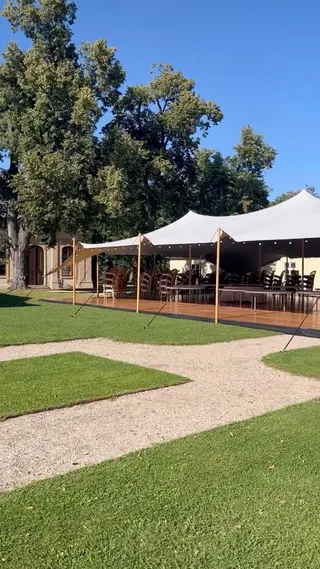 Svatba na místě Zámek Bon Repos, příspěvek @eventsbymartina_cz z roku 2026 (2. fotografie)