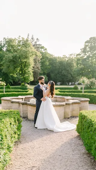 Svatba na místě Zámek Bon Repos, příspěvek @loveweddingsprague z roku 2026