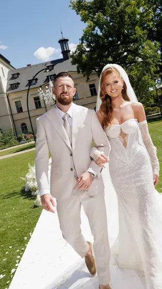 Svatba na místě Chateau Mcely, příspěvek @raevfilm z roku 2026