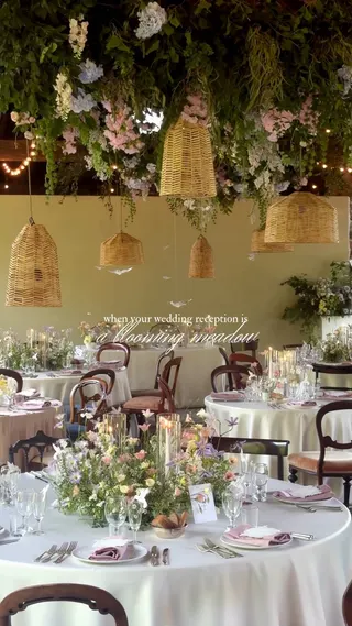 Svatba na místě Zámek Třebešice u Divišova, příspěvek @glamorousweddingexperience z roku 2026 (2. fotografie)