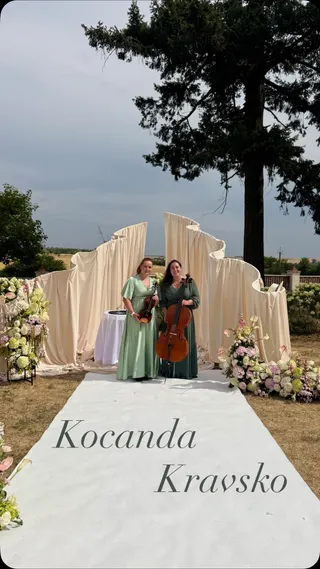 Svatba na místě Kocanda Kravsko, příspěvek @annk_cello z roku 2026