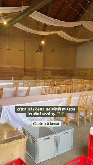 Svatba na místě Hoffmanův dvůr, příspěvek @hoffmanuvdvur.cz z roku 2026