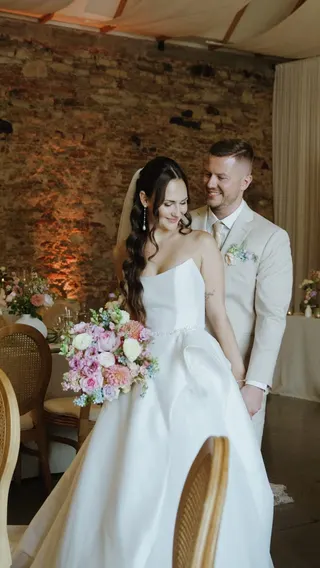 Svatba na místě Na Kmíně (Svatby s Terezou), příspěvek @by_poetryfilms z roku 2026