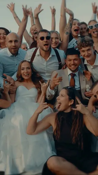 Svatba na místě Dvůr Honětice, příspěvek @nesvatbovi z roku 2026