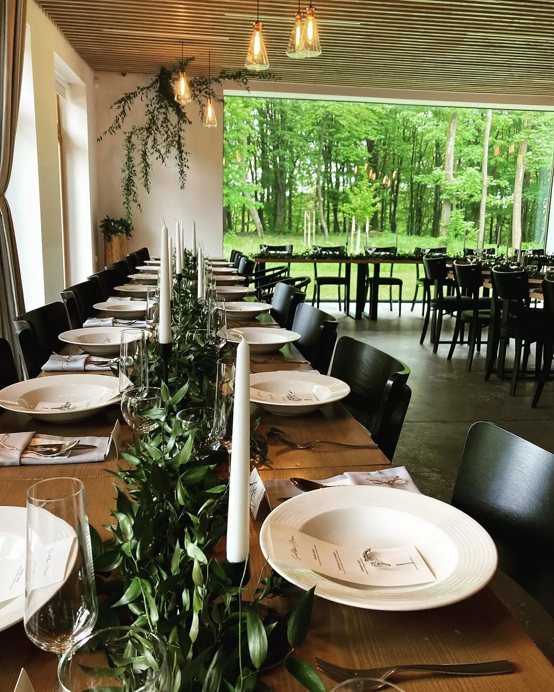 Prostřená tabule – z portfolia: Svatební ateliér Svatebnění