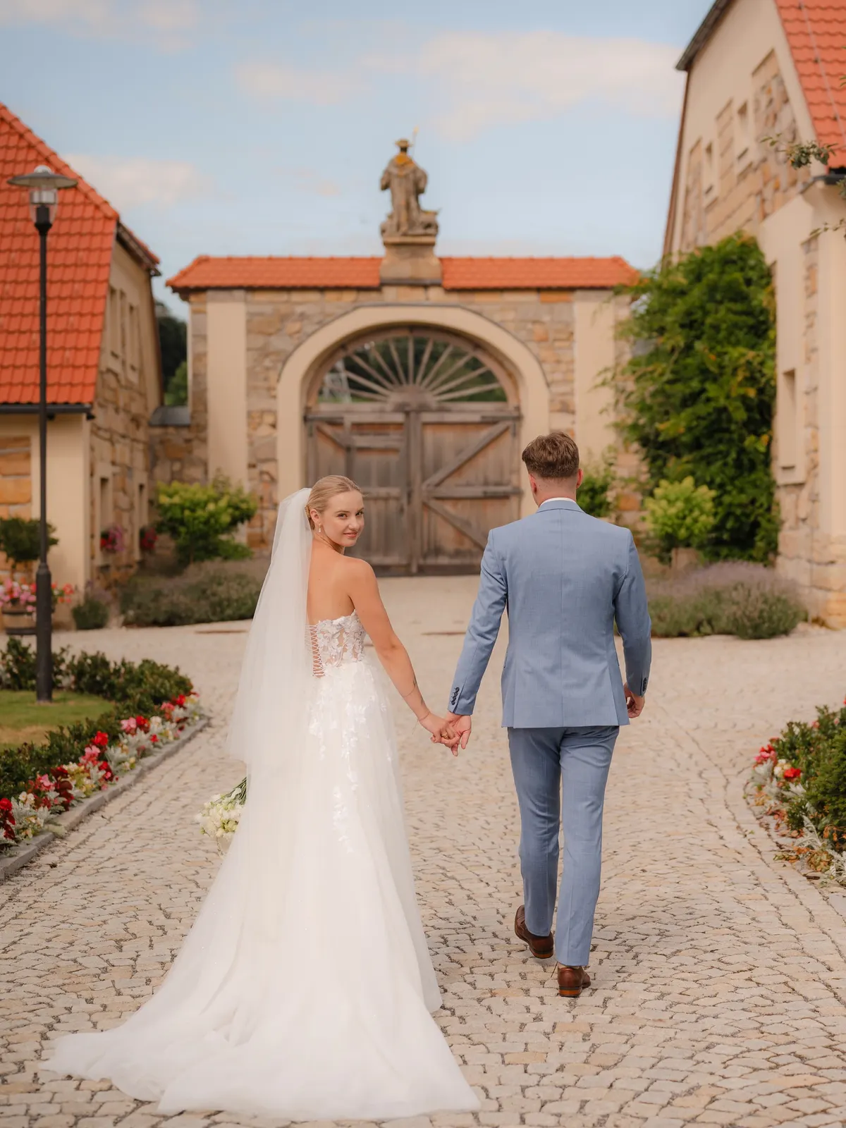 Novomanželé – Tvrz KRASSA, Osečná (2. fotografie)
