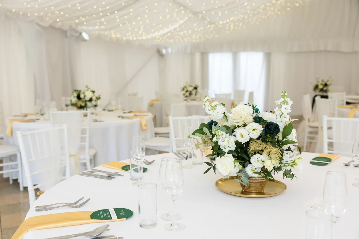 Z portfolia – Château St. Havel, Praha (Something Blue Weddings)