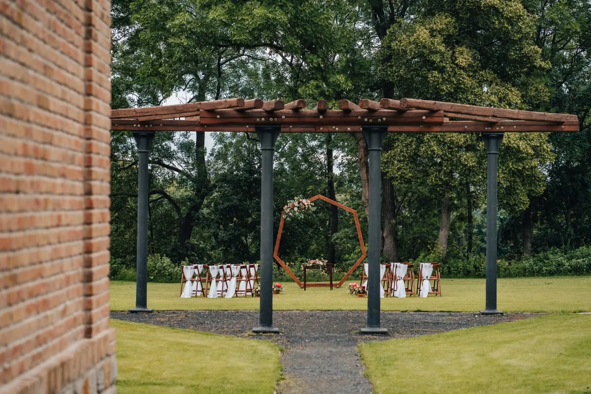 Svatební místo – Dvůr Perlová voda, Budyně nad Ohří (2. fotografie)