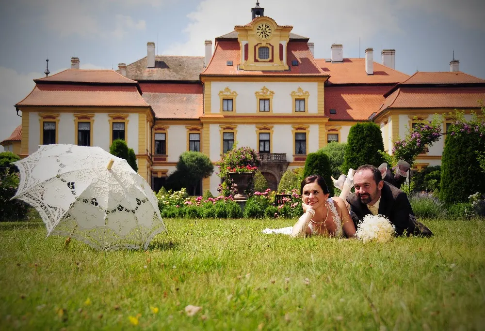 Novomanželé – Zámek Jemniště, Postupice