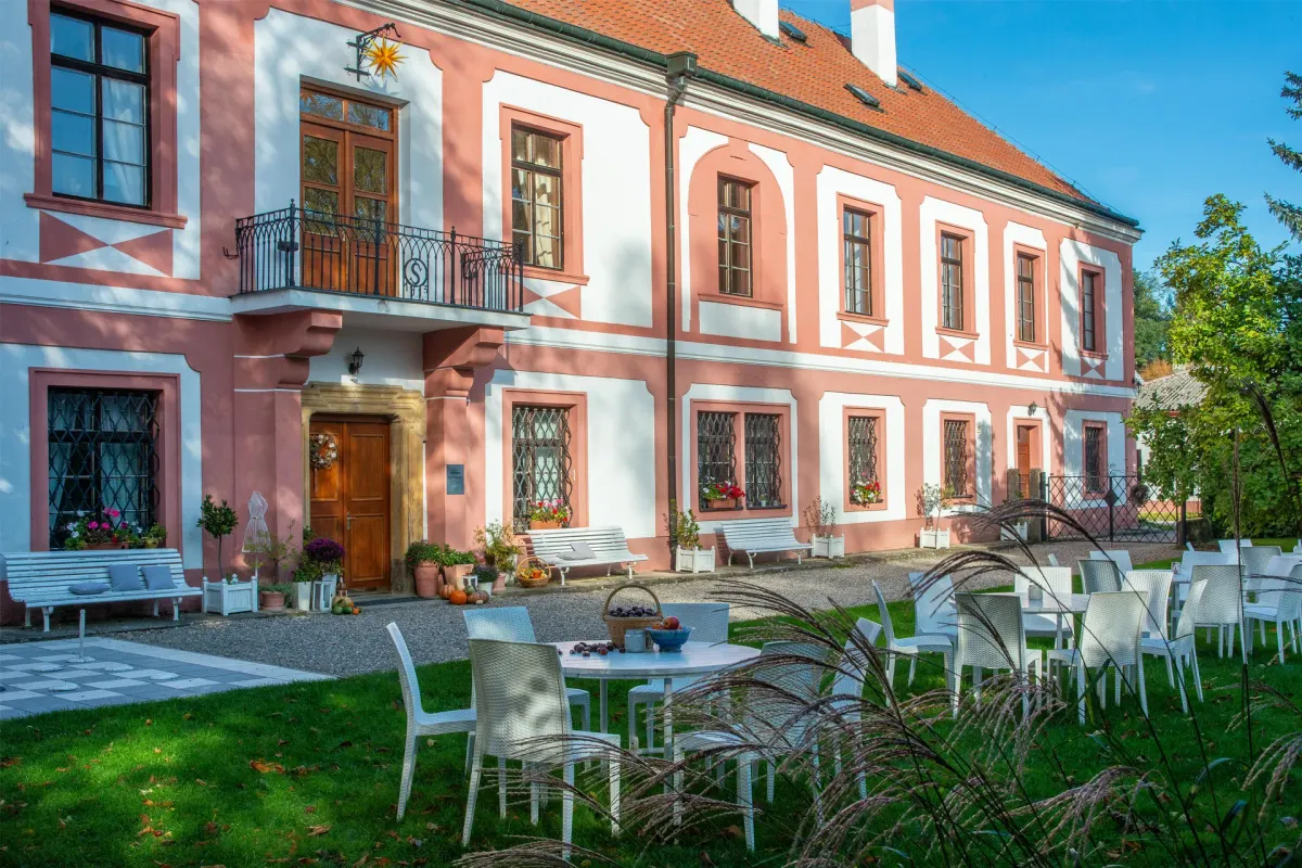 Svatební místo – Zámek Lobeč (2. fotografie)